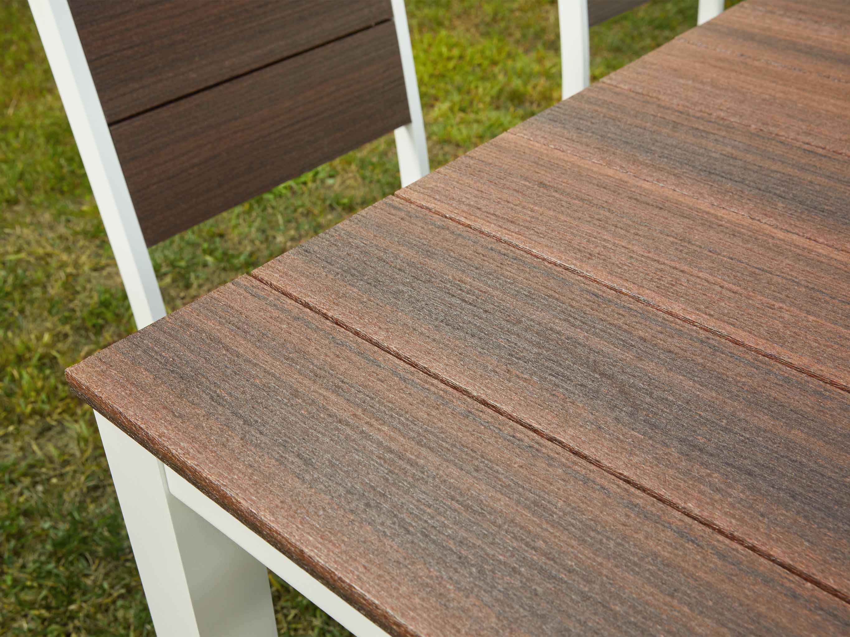 Close up on Park City Dining Table woodgrain